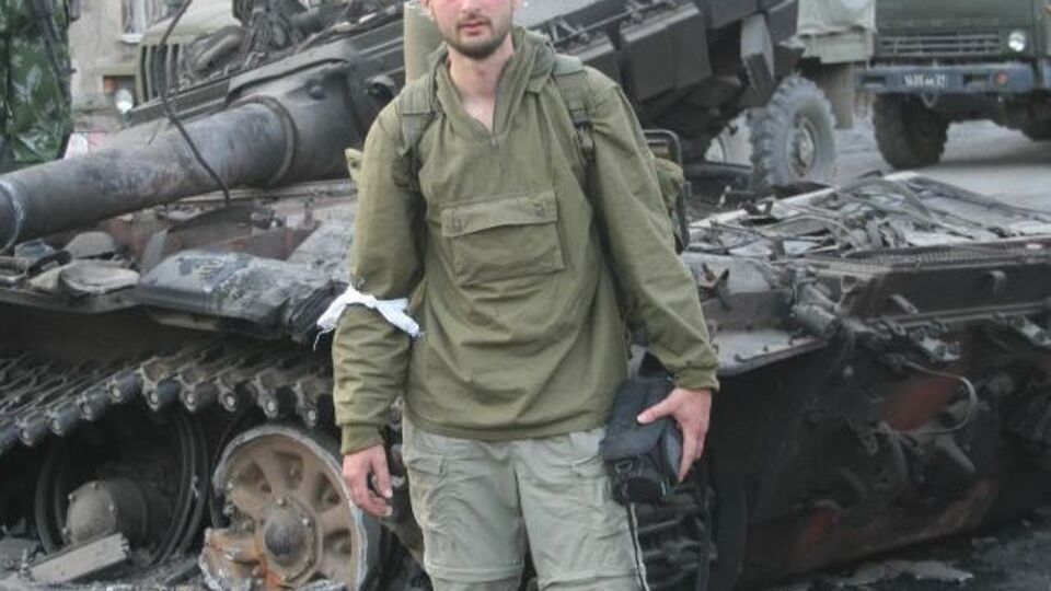 Бабченко: Как, возведя патриотизм и "дедывоевале" в ранг истерики, можно до такой степени плевать на память своих погибших солдат, делая из трагического дня полный, законченный идиотизм?
