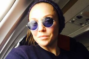 Джанабаева впервые показала сына на обложке глянцевого журнала