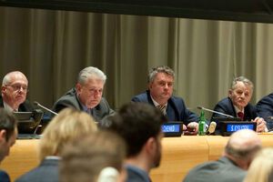 Постоянный представитель Украины про ООН Владимир Ельченко, замглавы МИД Сергей Кислица и лидер крымскотатарского народа Мустафа Джемилев на слушаниях в Нью-Йорке