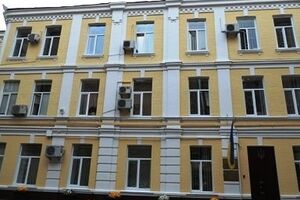 Печерский суд избрал меру пресечения патрульному, завладевшему $17 тыс.