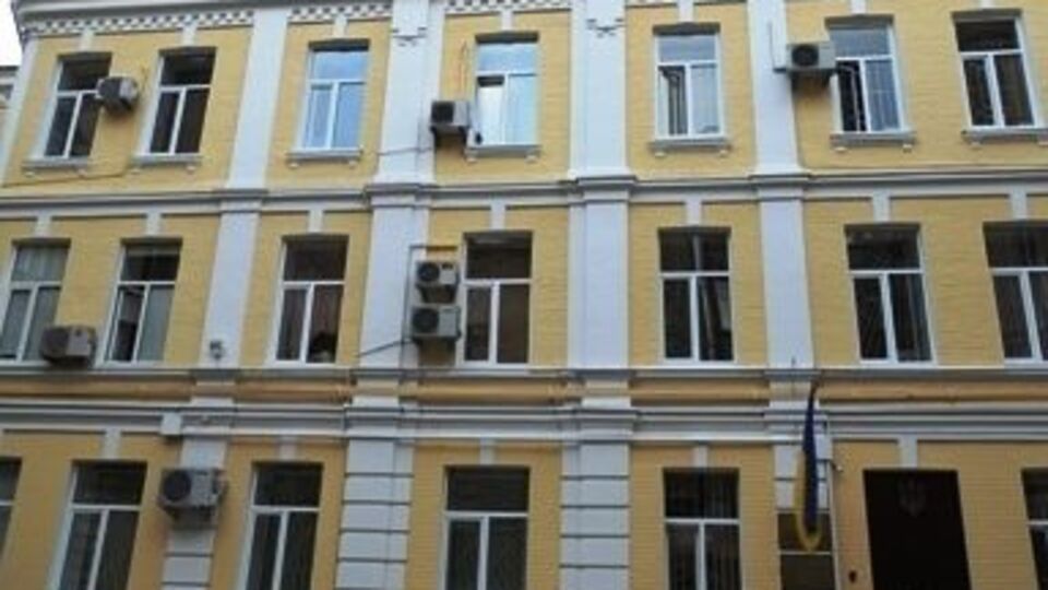 Печерский суд избрал меру пресечения патрульному, завладевшему $17 тыс.