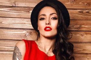 Музыку и слова песни "Футболка" написала Добрыднева