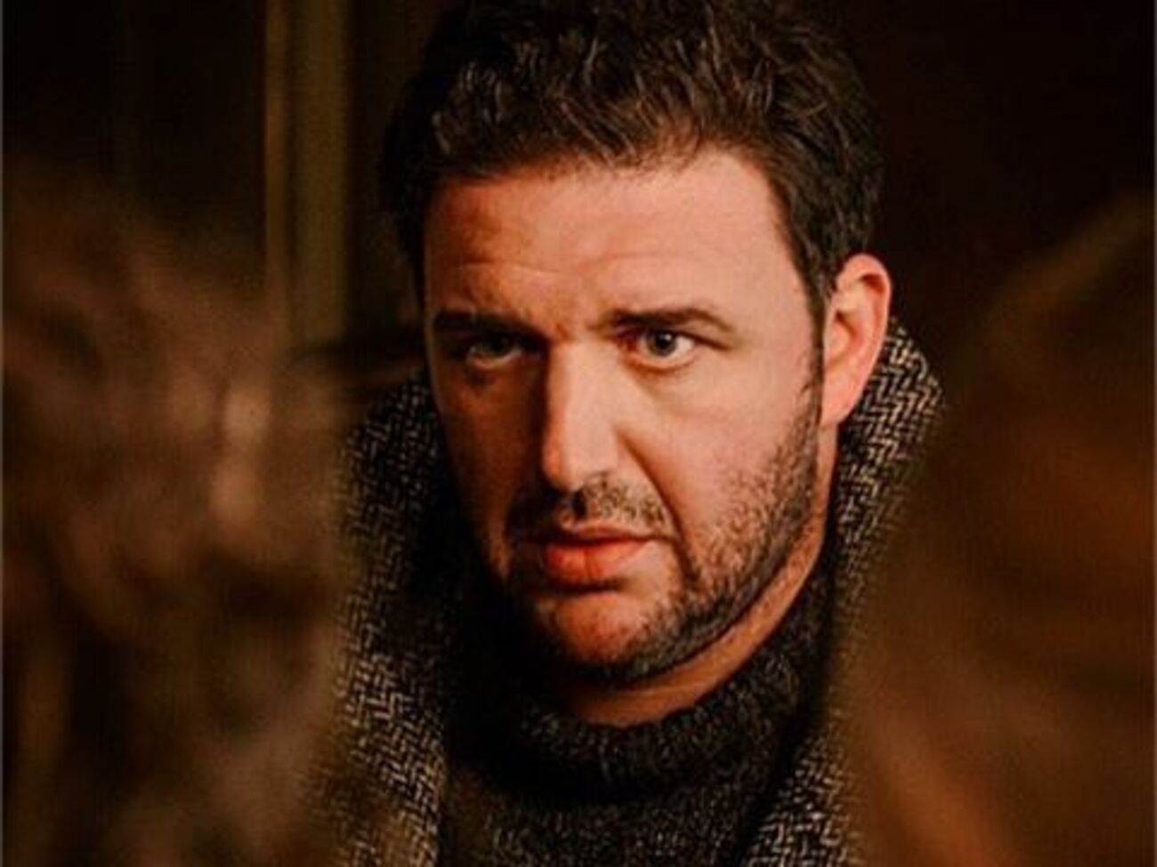 Виторган:&nbsp;<span>Вот такой процедуре в отдельном помещении я подвергаюсь каждый раз перед спектаклем "Женитьба". После этого мои волосы становятся блестящими, прекрасно отражают свет фар встречных машин и такими острыми, что ими можно нарезать бутербр