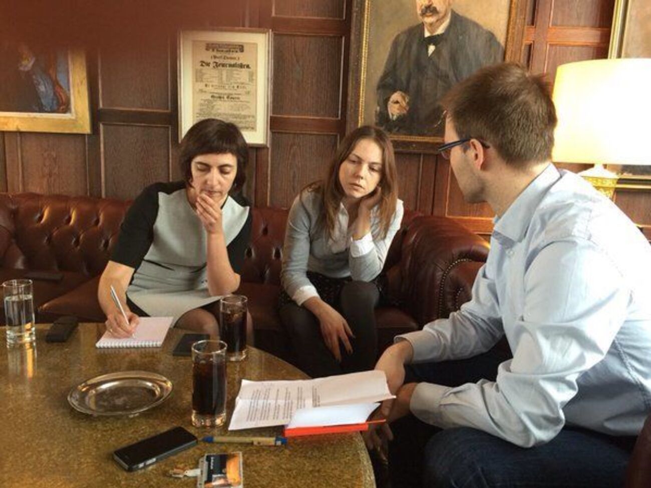 Вера Савченко (в центре) приехала в Германию