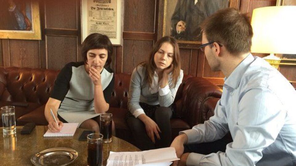 Вера Савченко (в центре) приехала в Германию