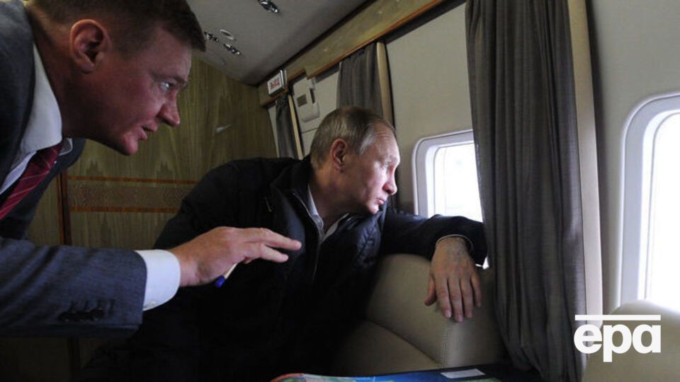 Путин осмотрел строительство моста с вертолета