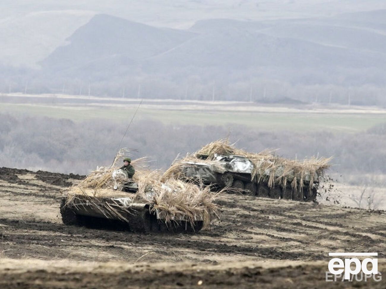 В войне на Донбассе участвуют как независимые наемники, так и кадровые военные, заявила Ариас
