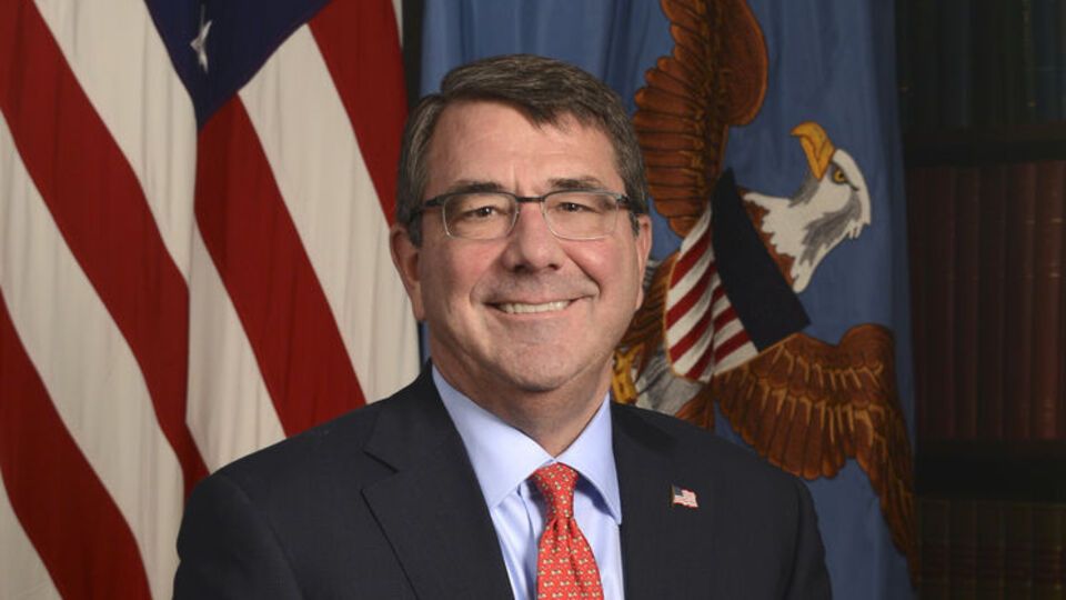 Министр обороны США Эштон Картер хочет отдать под командование женщины авиацию в Тихом океане