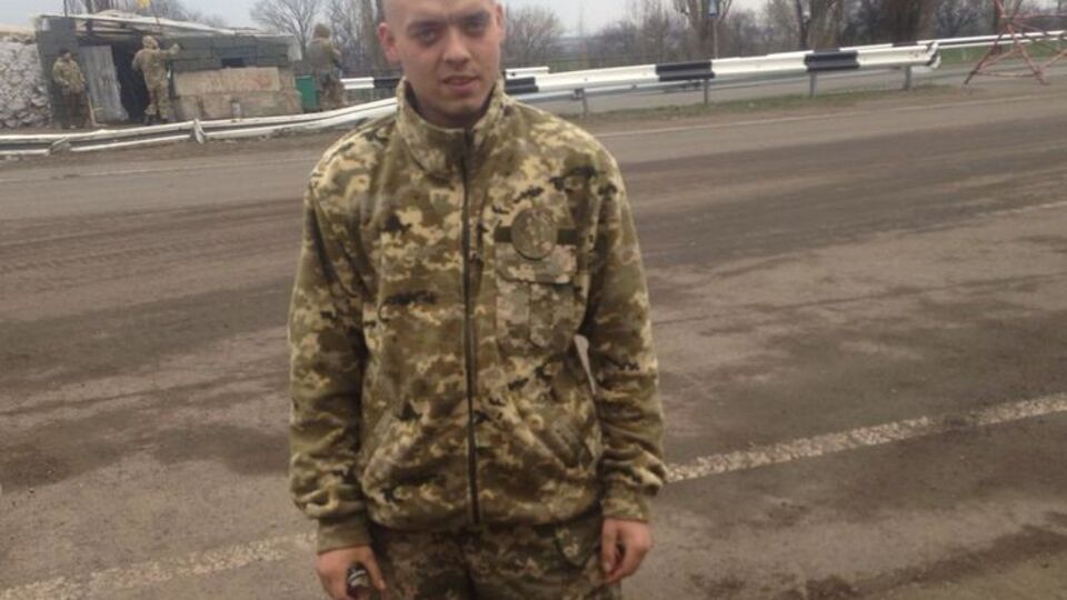 Роман сам пришел воевать, после того, как из-за зрения не прошел медкомиссию
