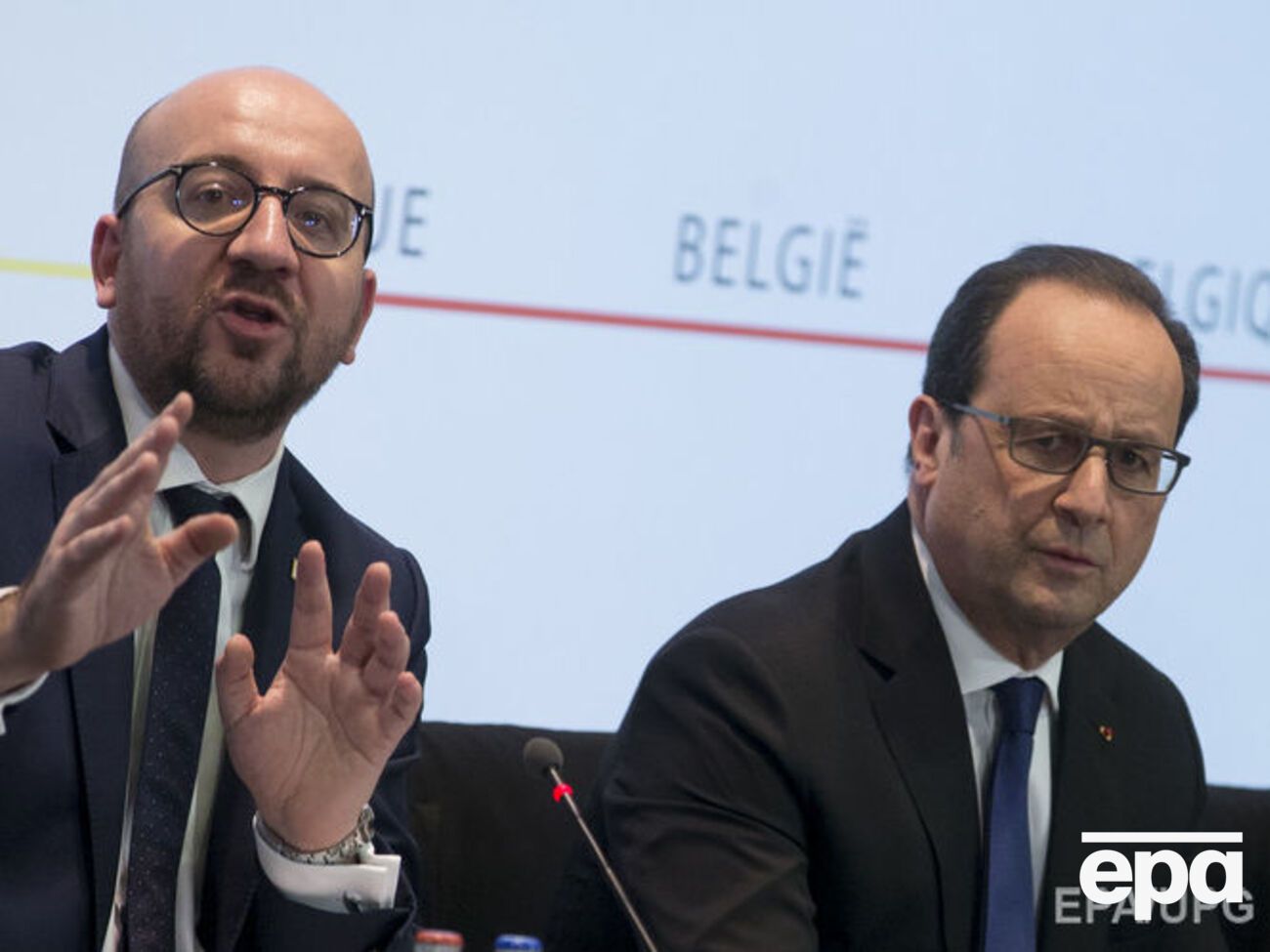 Мишель (слева) и Олланд провели совместную пресс-конференцию, посвященную спецоперации в Брюсселе