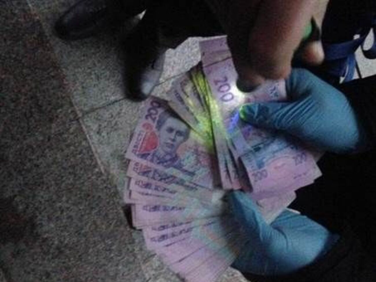 СБУ: Чиновники требовали деньги за выдачу документов, необходимых для осуществления внешнеэкономической деятельности