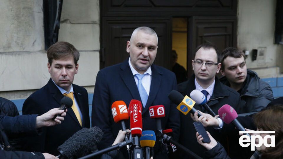 Фейгин (в центре) подал заявление на пранкеров, которые его разыграли