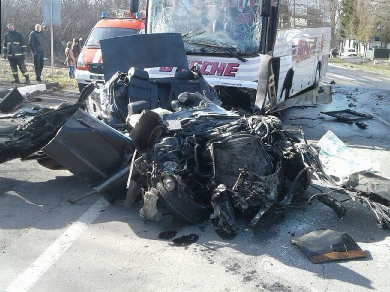 В Волынской области из-за столкновения с рейсовым автобусом четверо пассажиров BMW погибли на месте