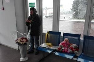 В Ростове-на-Дону в связи с авиакатастрофой организовали бизнес по продаже цветов и мягких игрушек
