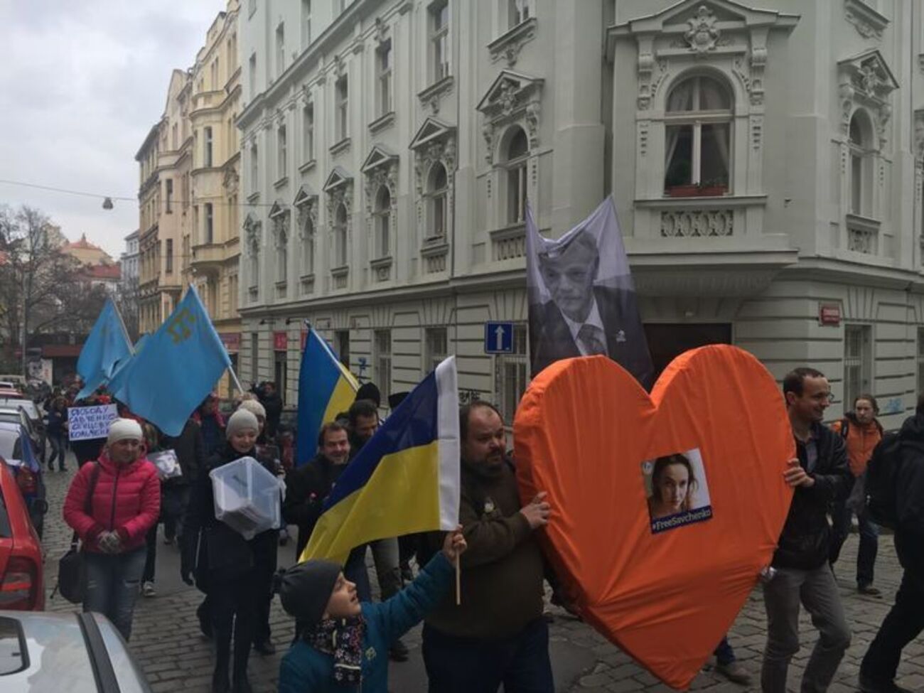 В Праге поддержали крымских политзаключенных шествием
