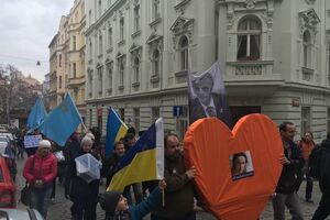 В Праге поддержали крымских политзаключенных шествием