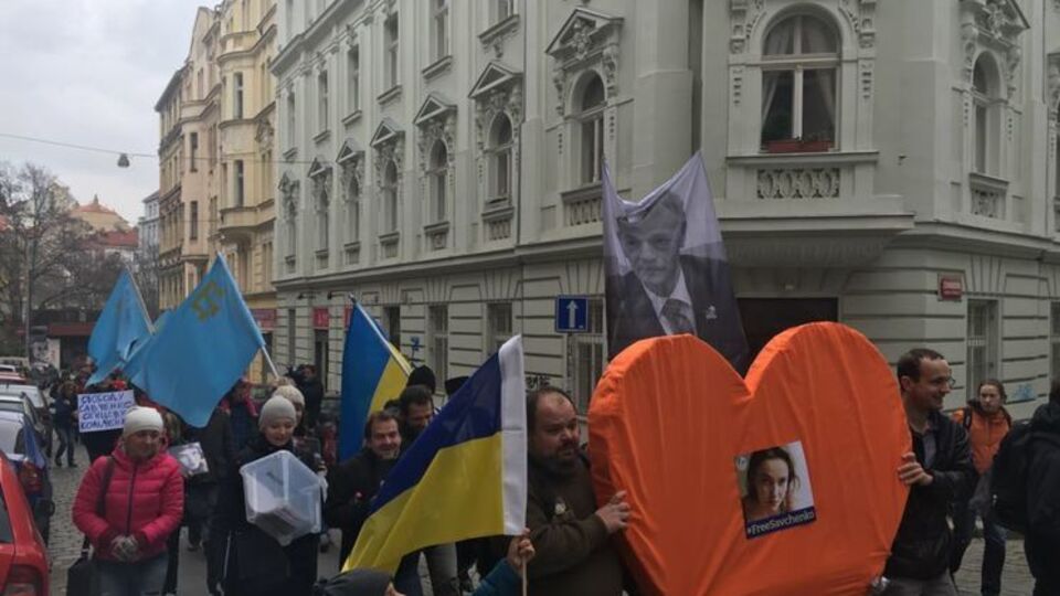 В Праге поддержали крымских политзаключенных шествием