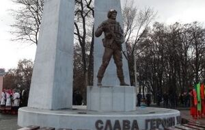В Украине установили первый памятник в честь погибших на востоке страны военных