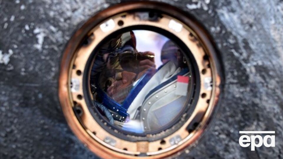 Космонавты-рекордсмены прибыли на Землю