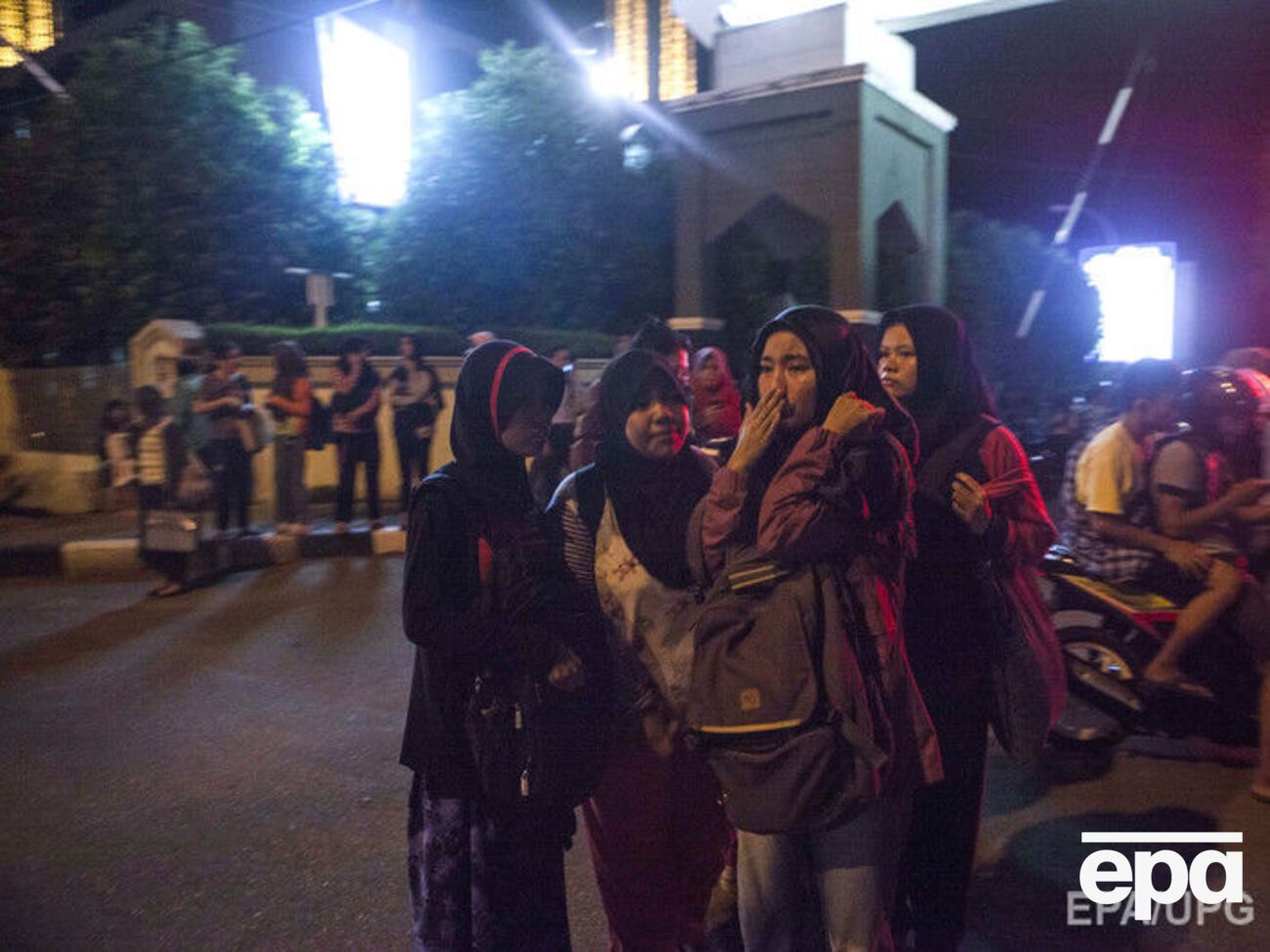 Сообщение о землетрясении вынудило многих жителей Паданга покинуть дома