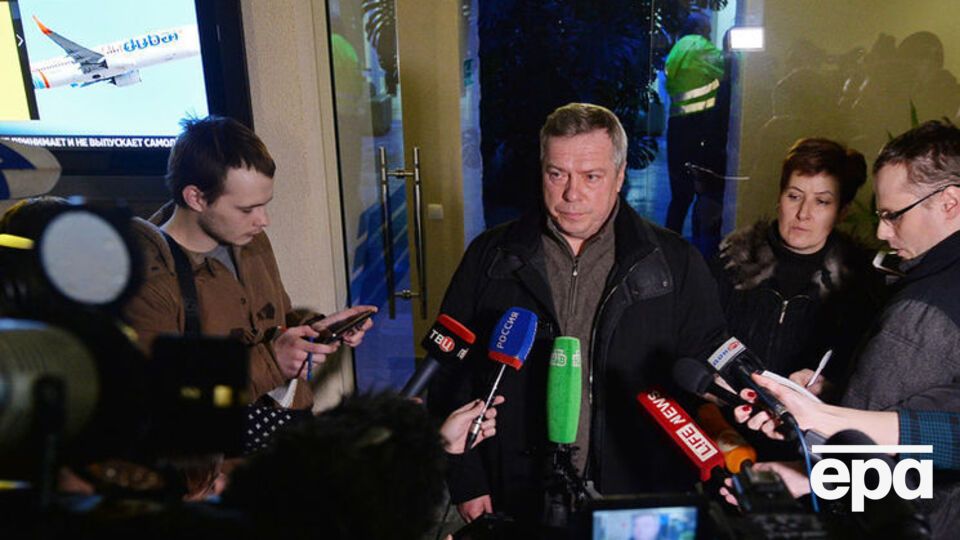 Корреспонденты российских телеканалов в ростовском аэропорту после крушения Boeing