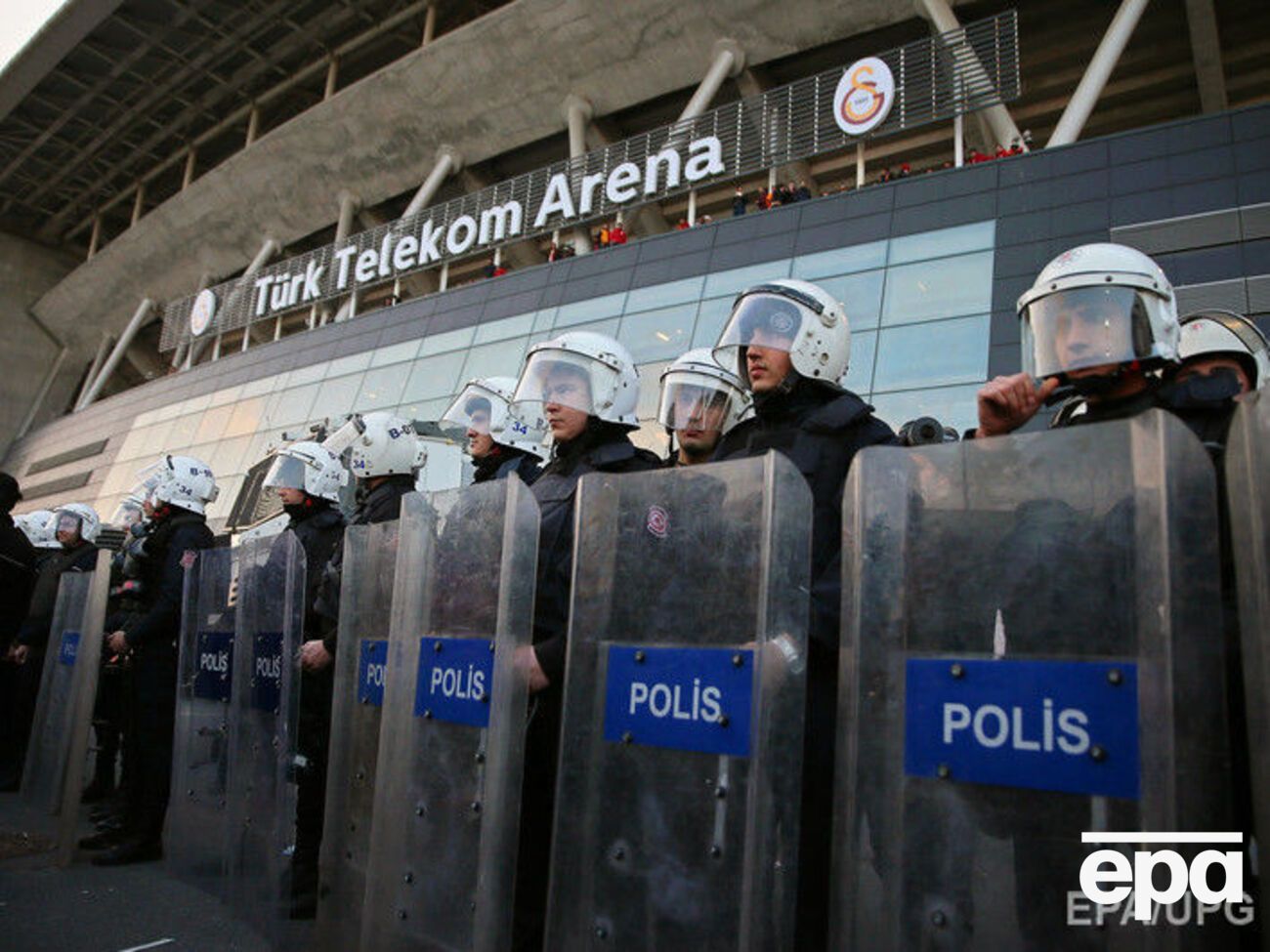 В Стамбуле отменили футбольный матч