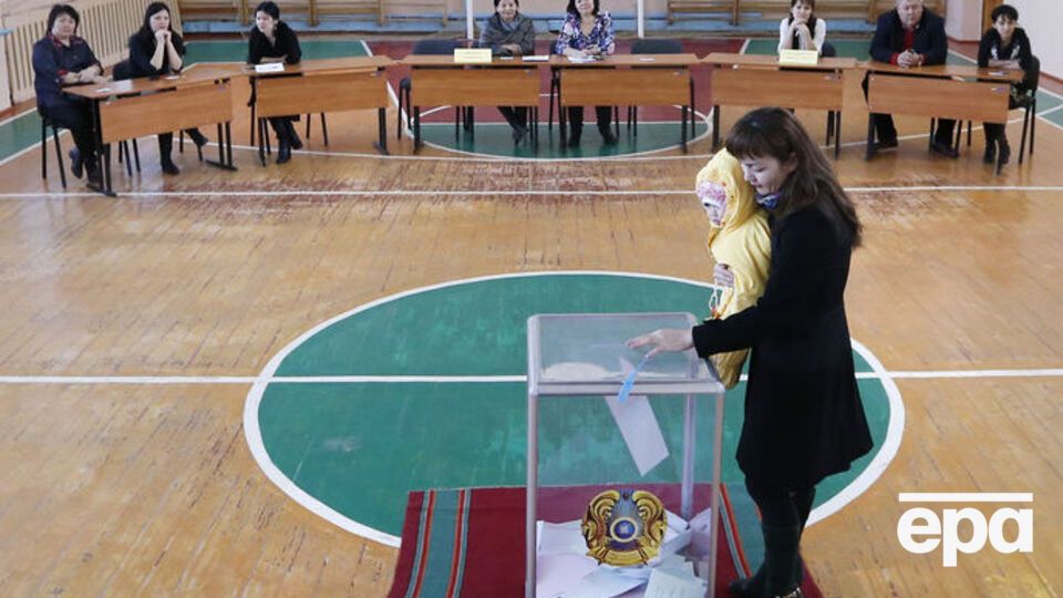 В нижнюю палату парламента Казахстана проходят три политические силы