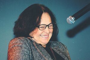 Муратова: Почему я должна думать, что власти мне должны? Наше государство так много должно многим людям! Пусть они подумают о том, чтобы не убивать никого. Вот и все, что они должны для меня. Больше ничего!