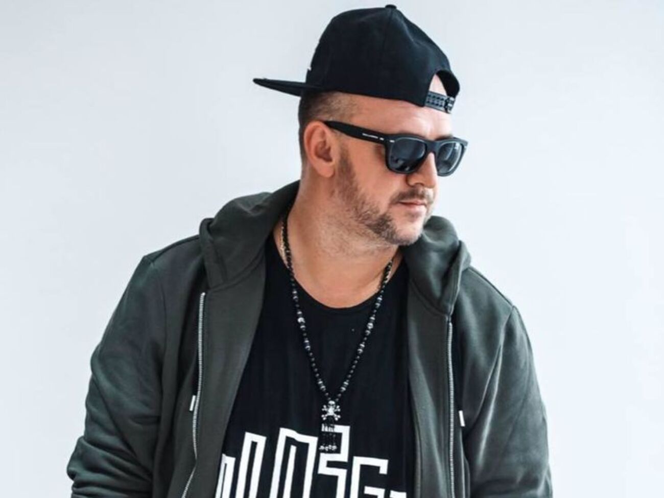 Потап заявил, что общается с бомжами и продавщицами мяса