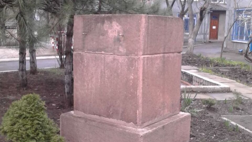 Директор центра опеки "спасла" Дзержинского от декоммунизации