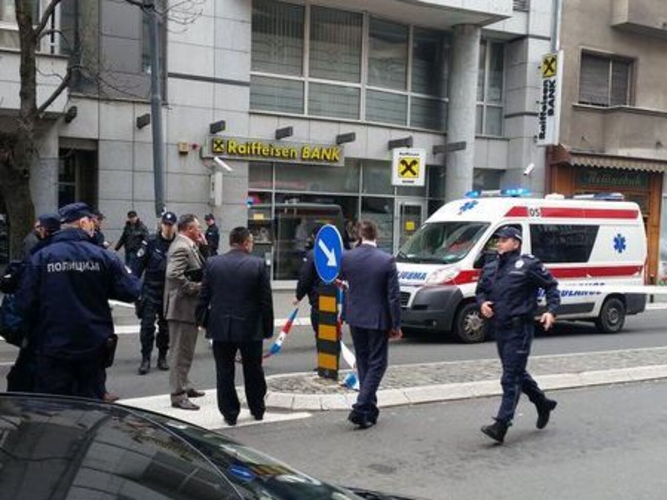 Полиция и "скорые" у места взрыва в Белграде