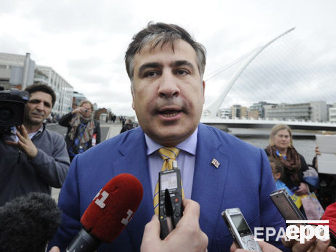 Саакашвили вышел на сцену Антикоррупционного форума в неожиданном имидже