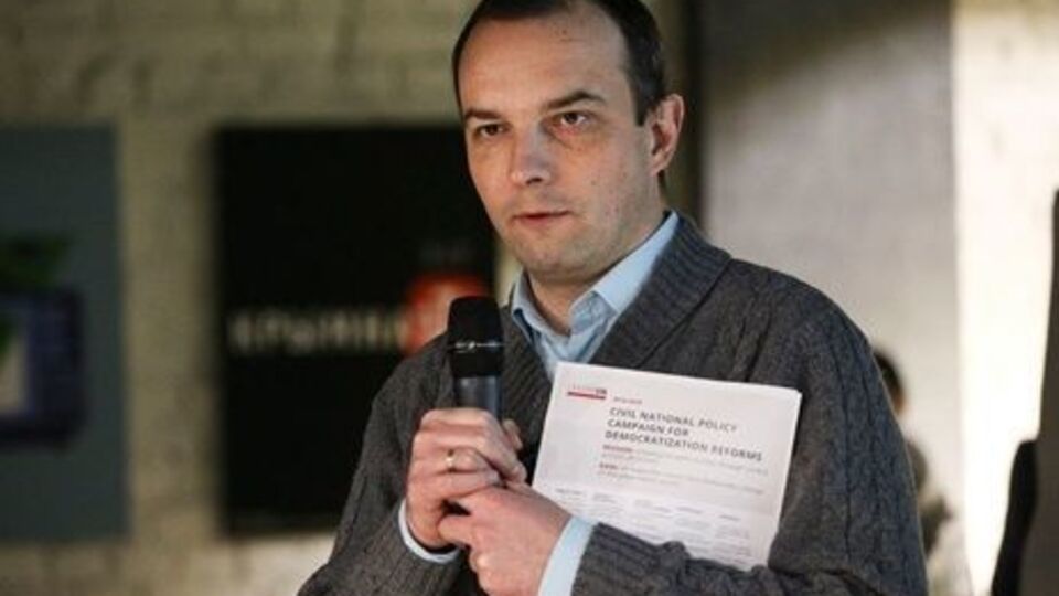 Егор Соболев: С согласия Порошенко "правоохранители" и "судьи" будут тянуть время, надеясь, что скоро удастся сажать уже нас