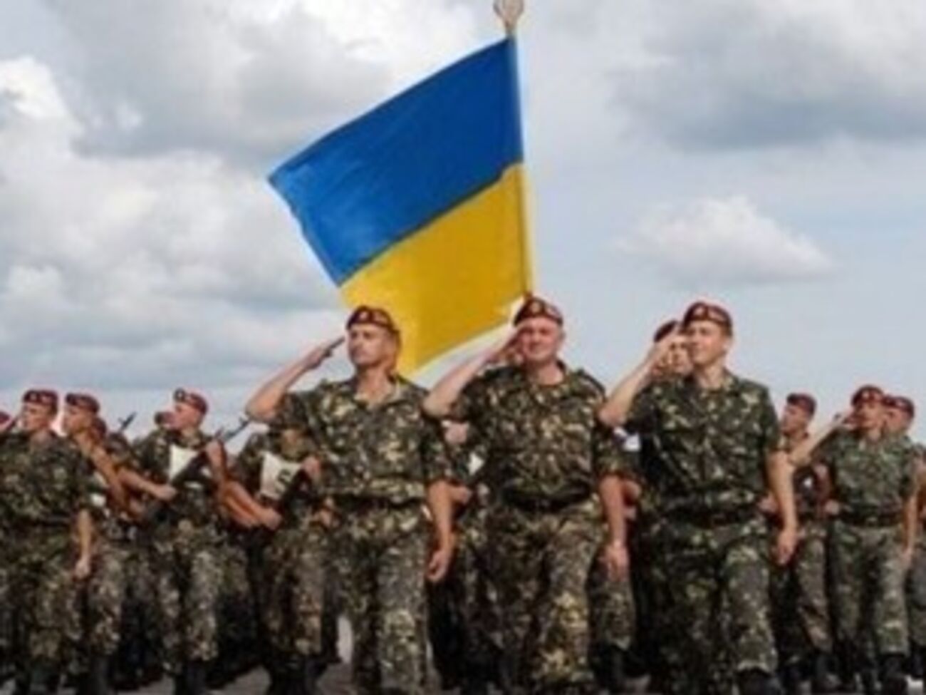 Водители оставляют свои машины в центре улиц, создавая пробки по всему городу