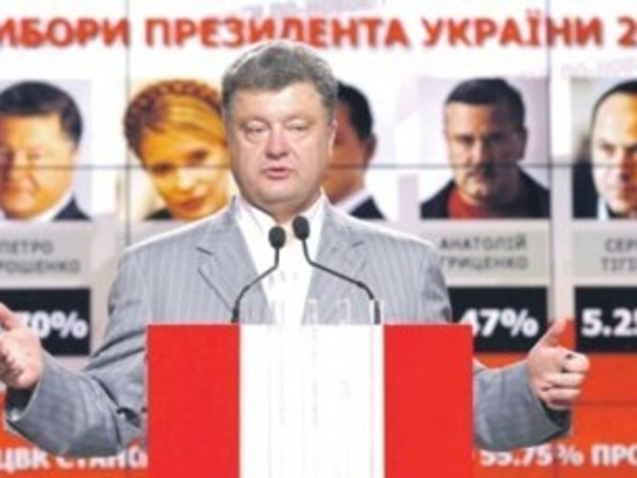 На кадрах виден дым, поднимающийся над зданием аэропорта