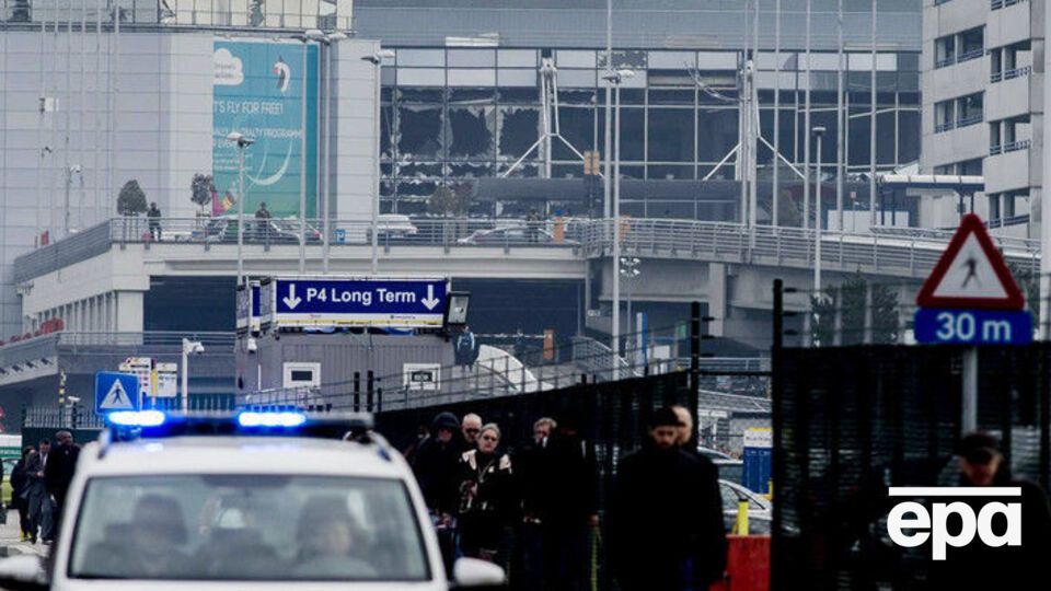 Власти сообщили о гибели 13 человек в результате терактов в аэропорту