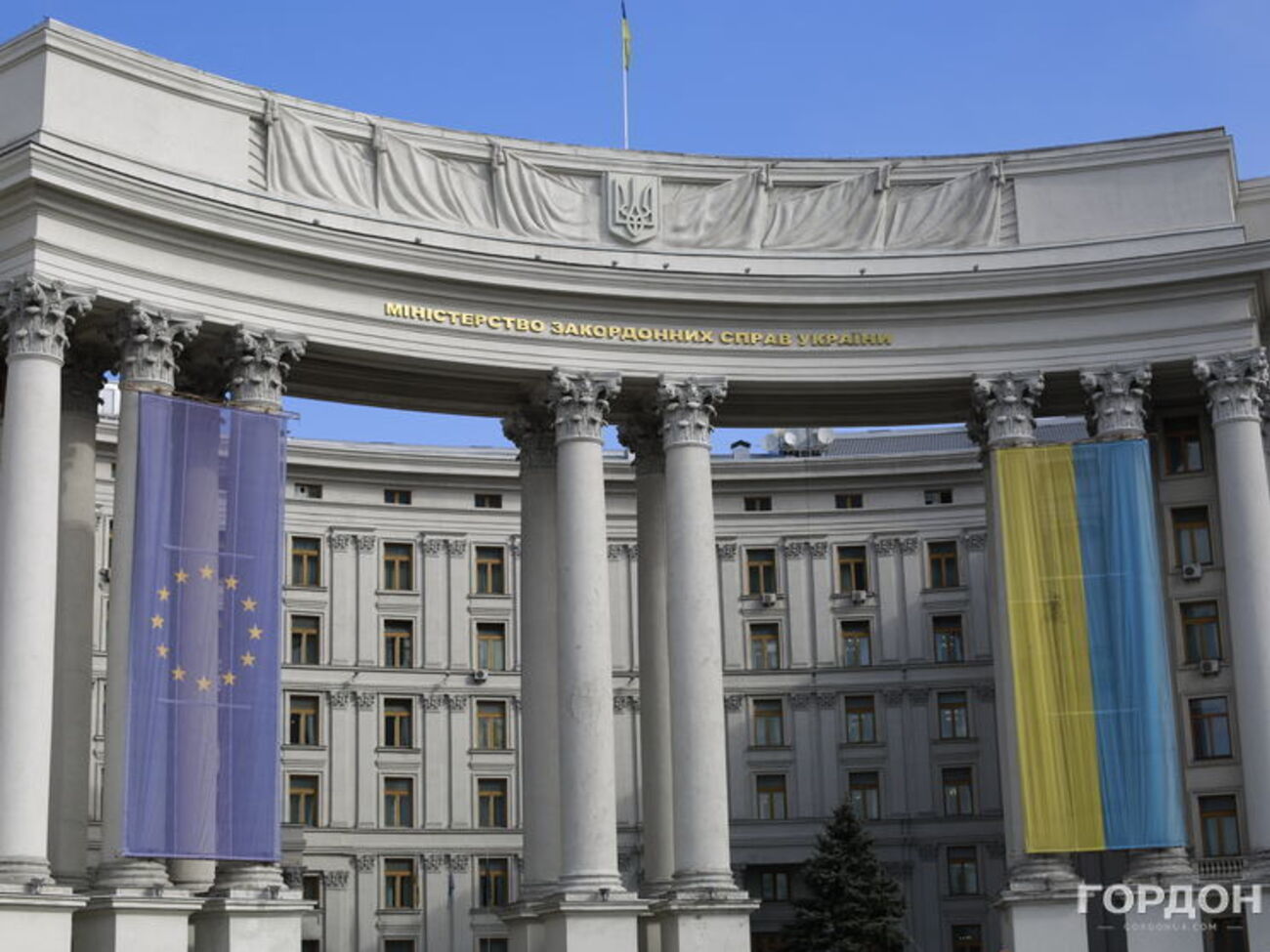 В МИД рекомендовали отказаться от поездок в столицу Бельгии