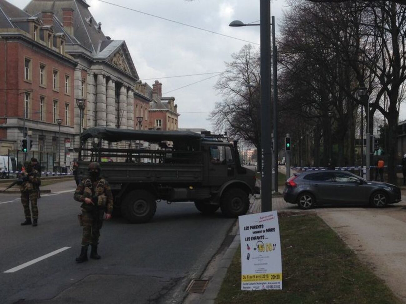 Подъезды к университету оцепила полиция