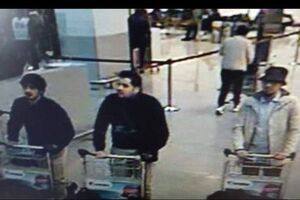 Двое молодых людей в черном – вероятные смертники