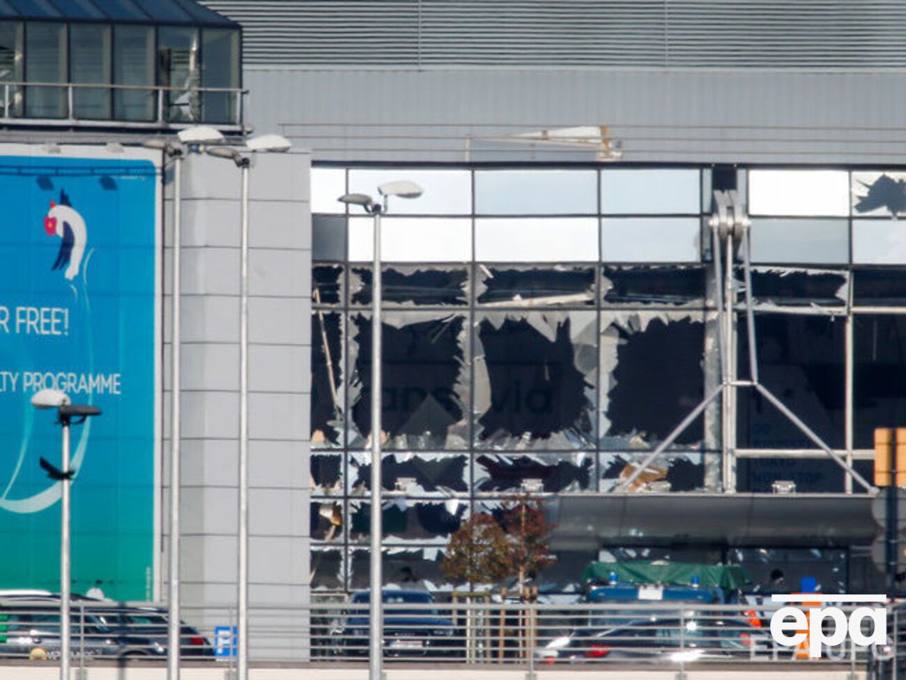 В ИГИЛ заявили, что террористы сначала открыли огонь в аэропорту, а затем взорвались