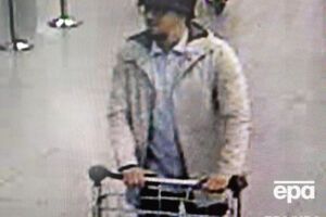 Власти считают, что третий экстремист запаниковал и не стал взрывать бомбу