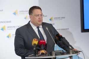 Геращенко: Порошенко считает невозможным второй президентский срок без наличия лояльного к нему премьера