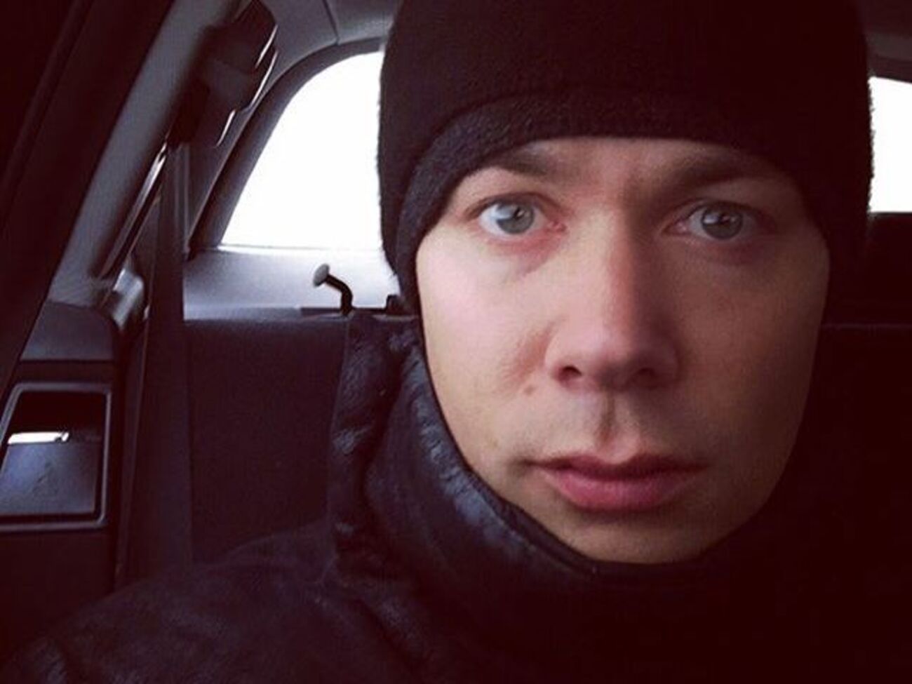 Пьеха:&nbsp;Я рядом... Нет... Не далеко... На окнах март, он зрел и свеж, И Петр маленький легко прошел двухлетний свой рубеж!