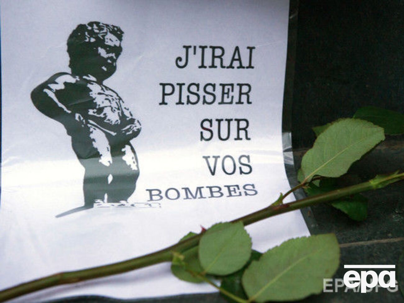 Цветы, письма и разноцветные здания: как поддерживают Бельгию по всему миру. Фоторепортаж