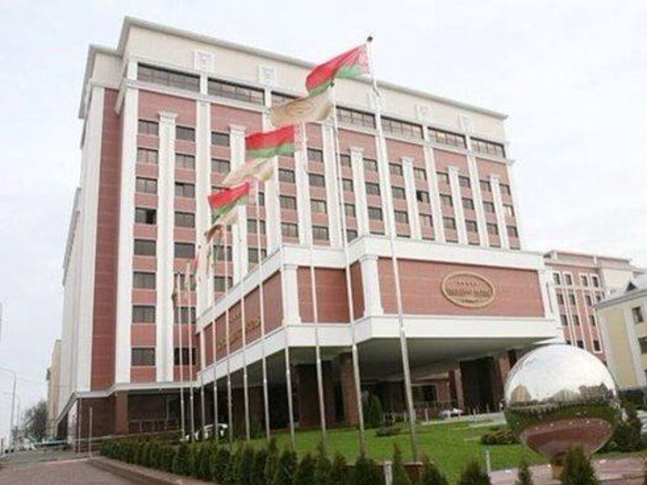 Трехсторонняя контактная группа проводит заседания в Минске с лета 2014 года