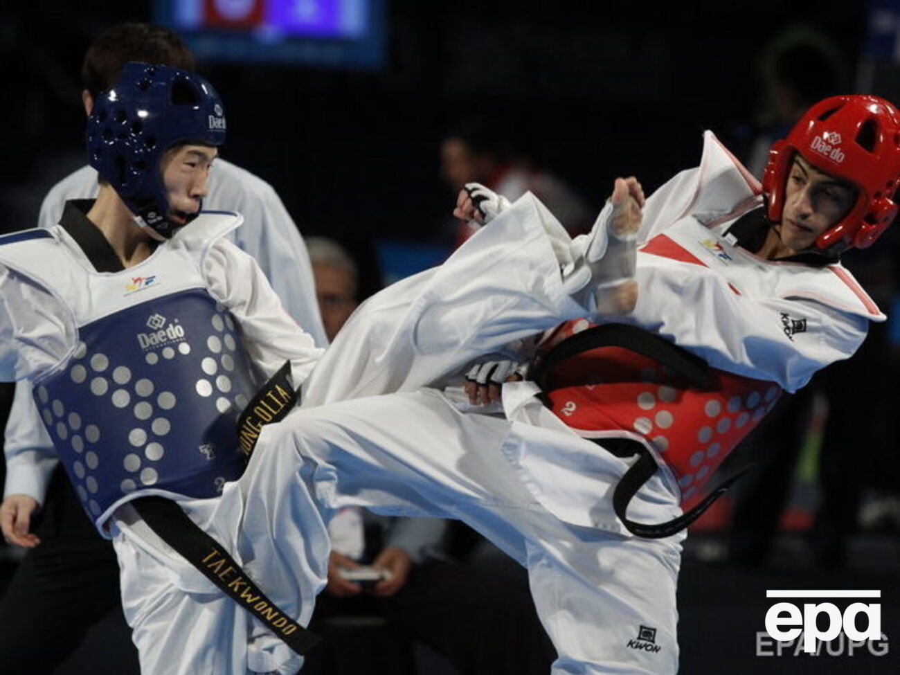 Мурад Лашрави (справа) профессионально занимается тхэквондо