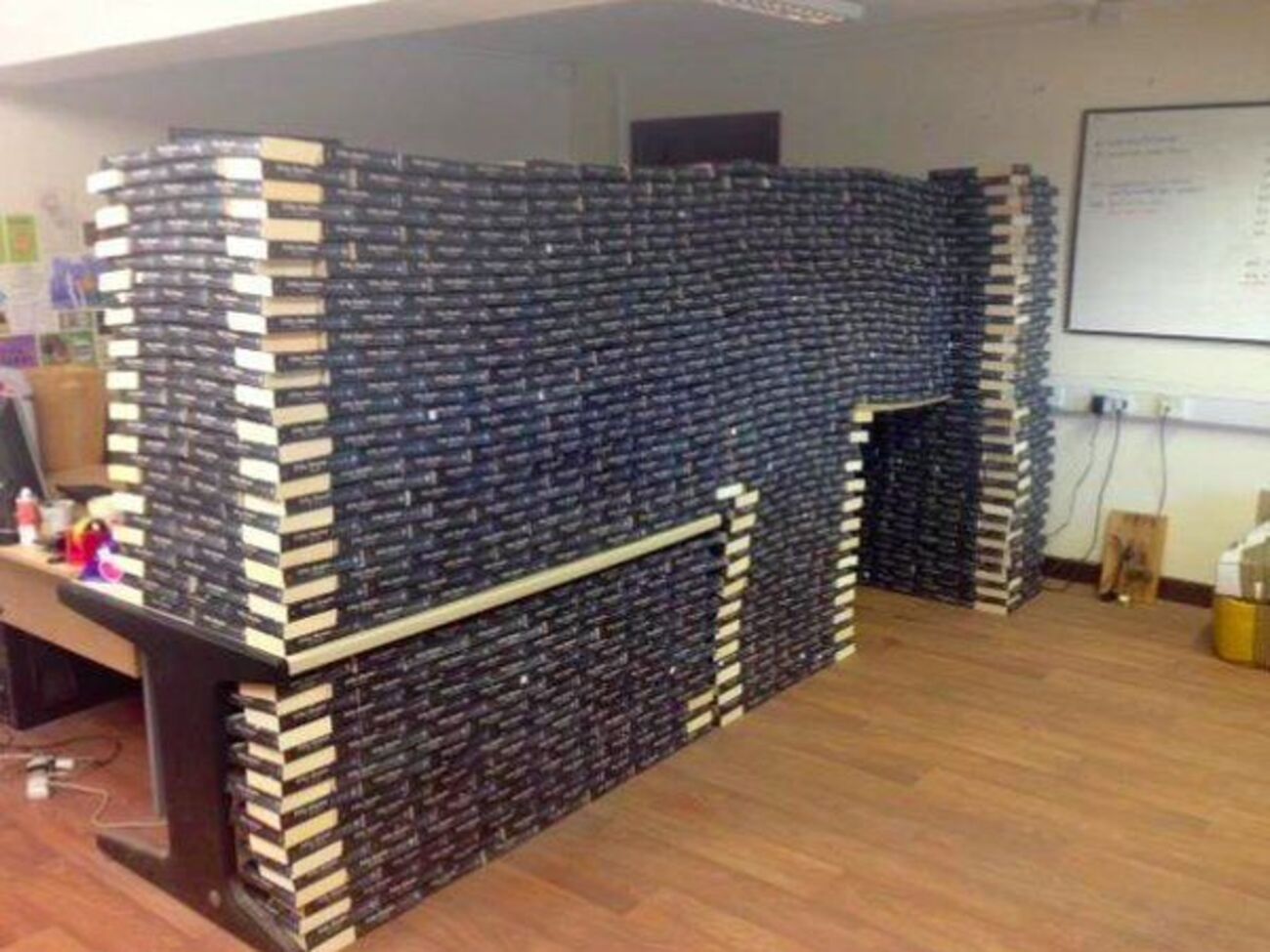 Магазин попросил сдавать больше пластинок и меньше книг "50 оттенков серого"
