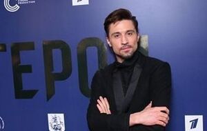 Билан дебютировал в ленте "Герой" в качестве актера