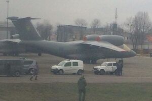 Самолет встречали СБУ и взрывотехники, но ничего опасного в нем не оказалось