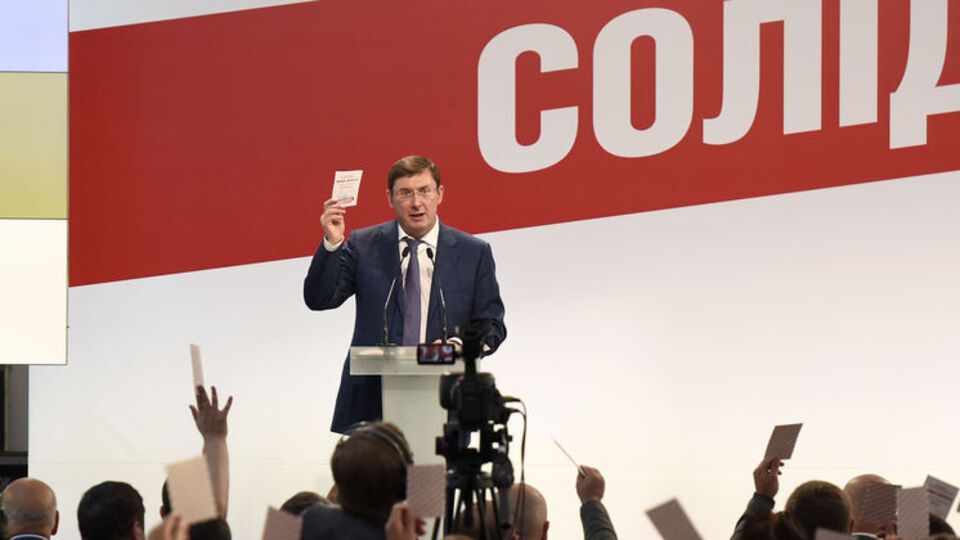 Луценко считает, что депутаты добиваются досрочных выборов
